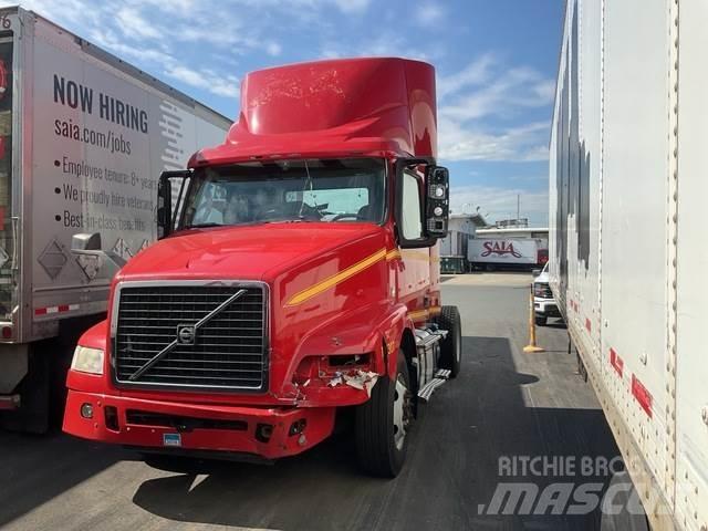 Volvo VNM42T Τράκτορες