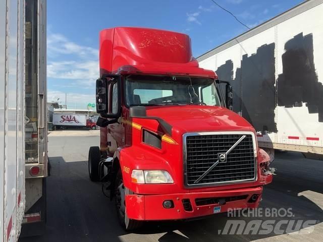 Volvo VNM42T Τράκτορες