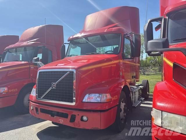Volvo VNM42T Τράκτορες