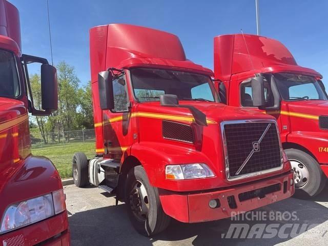 Volvo VNM42T Τράκτορες