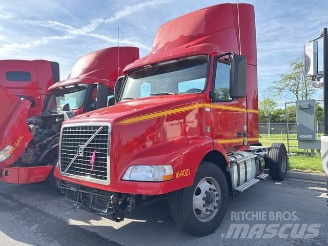 Volvo VNM42T Τράκτορες
