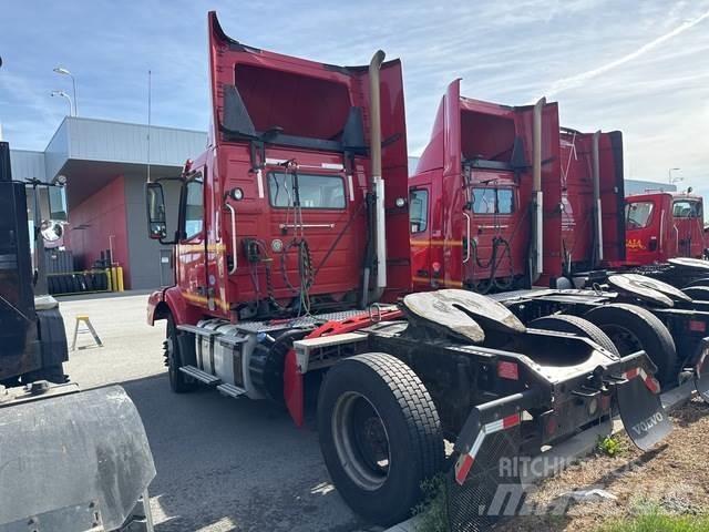 Volvo VNM42T Τράκτορες