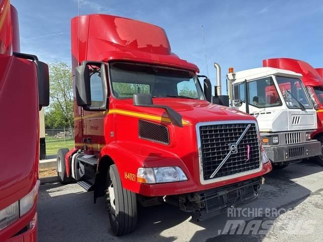 Volvo VNM42T Τράκτορες