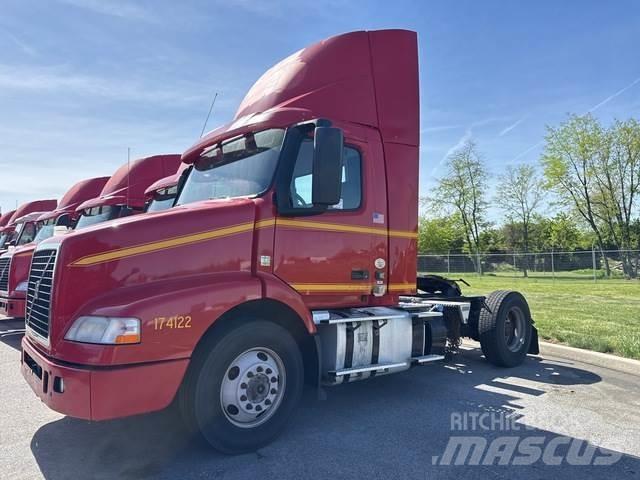 Volvo VNM42T Τράκτορες