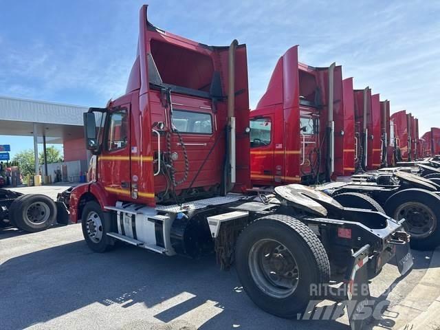 Volvo VNM42T Τράκτορες