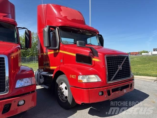 Volvo VNM42T Τράκτορες