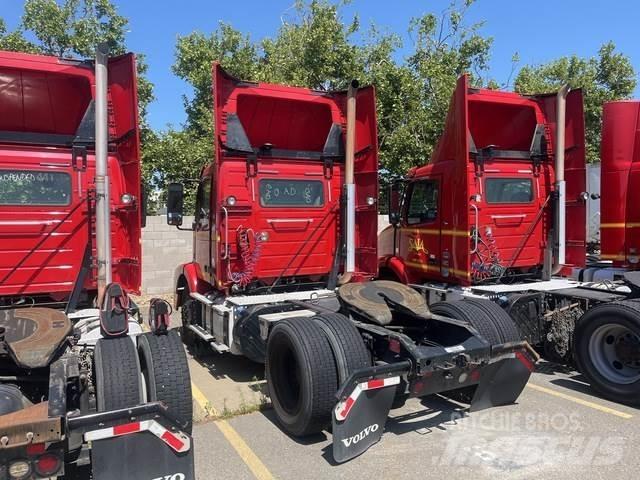 Volvo VNM42T Τράκτορες