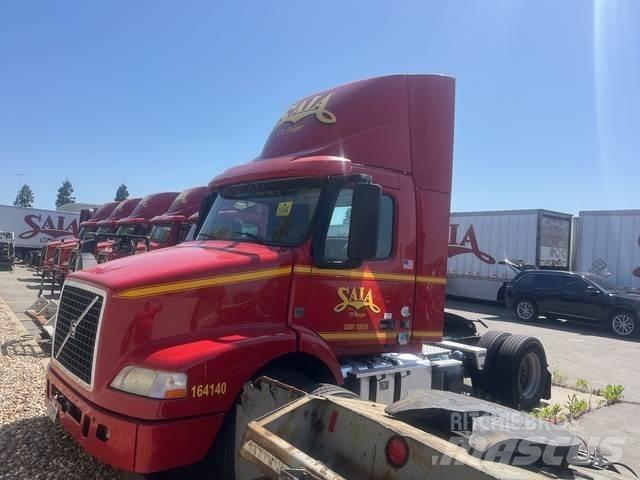 Volvo VNM42T Τράκτορες