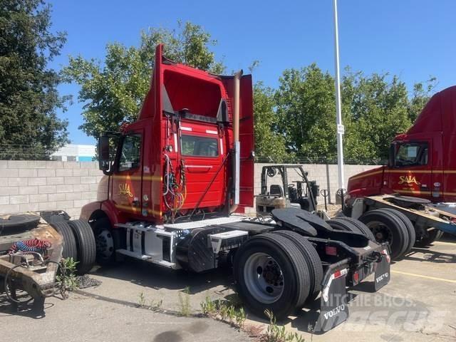 Volvo VNM42T Τράκτορες