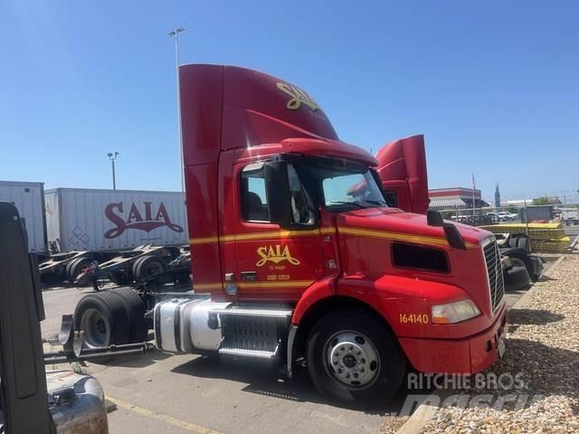 Volvo VNM42T Τράκτορες