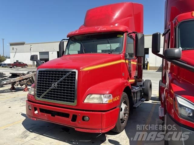Volvo VNM42T Τράκτορες