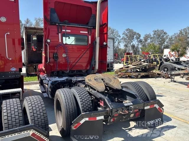 Volvo VNM42T Τράκτορες