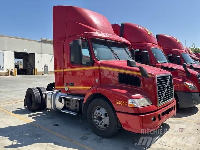 Volvo VNM42T Τράκτορες
