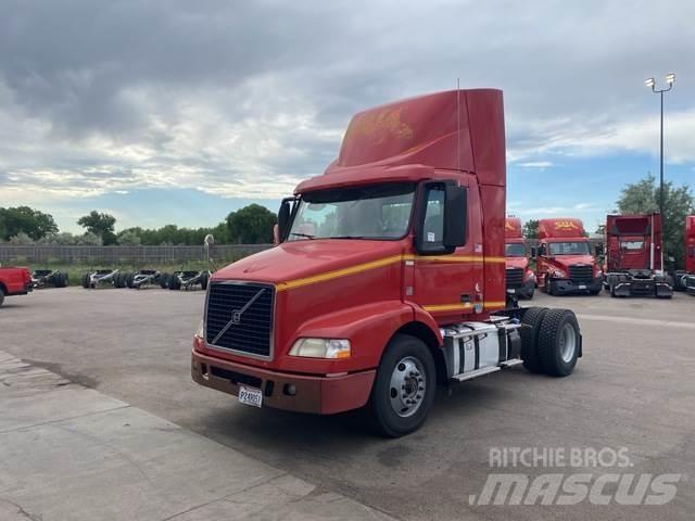 Volvo VNM42T Τράκτορες