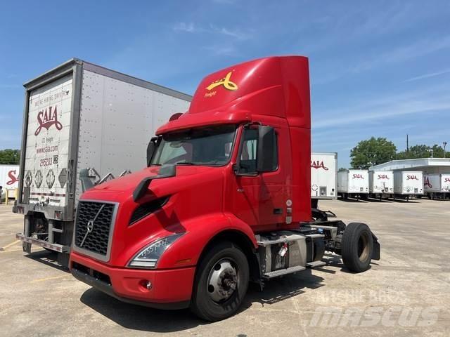 Volvo VNM42T Τράκτορες
