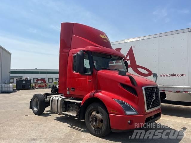 Volvo VNM42T Τράκτορες