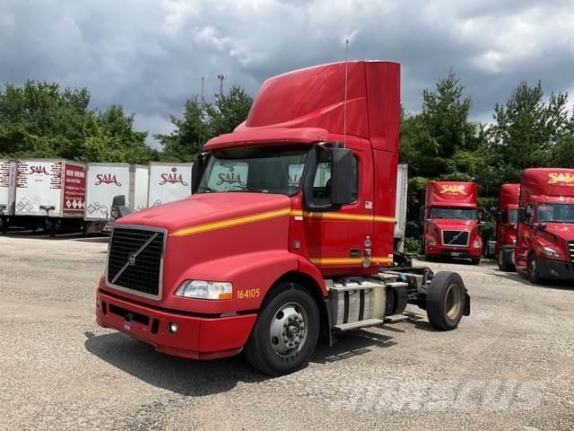 Volvo VNM42T Τράκτορες