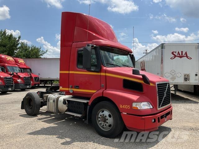 Volvo VNM42T Τράκτορες