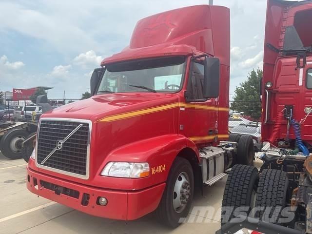 Volvo VNM42T Τράκτορες