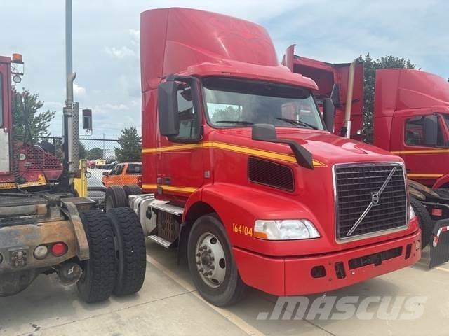 Volvo VNM42T Τράκτορες