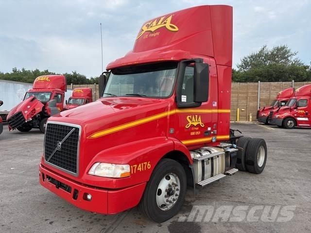 Volvo VNM42T Τράκτορες