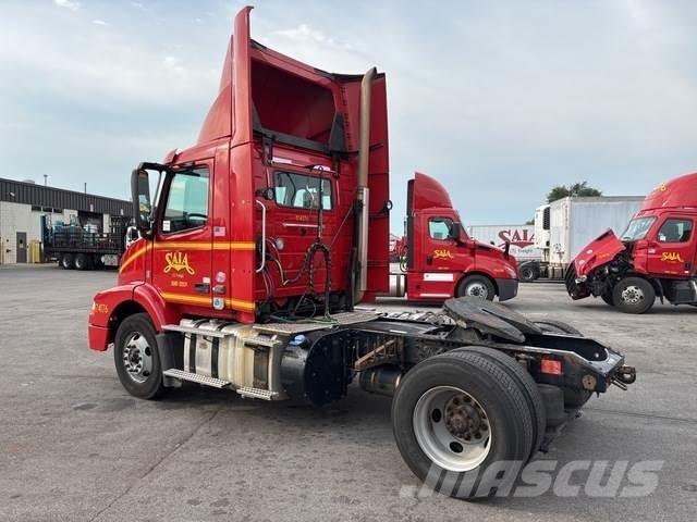 Volvo VNM42T Τράκτορες