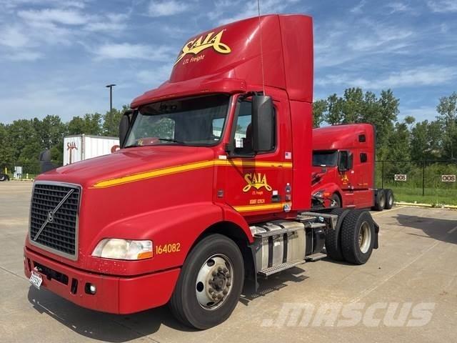Volvo VNM42T Τράκτορες