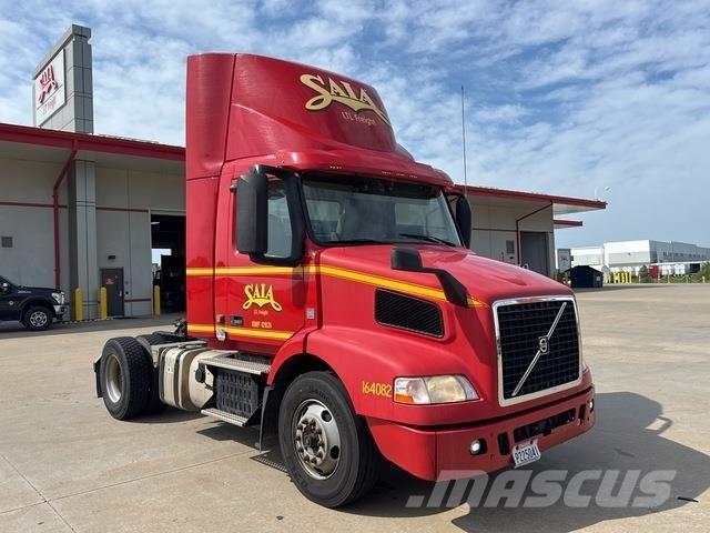 Volvo VNM42T Τράκτορες