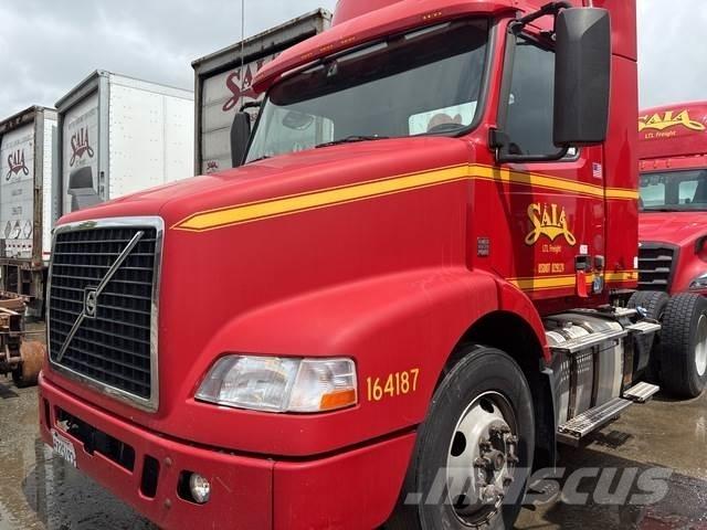Volvo VNM42T Τράκτορες
