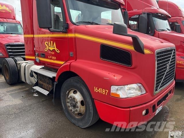Volvo VNM42T Τράκτορες