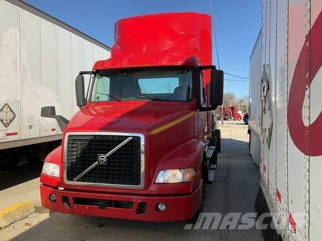 Volvo VNM42T Τράκτορες