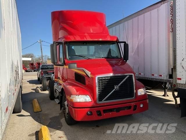Volvo VNM42T Τράκτορες