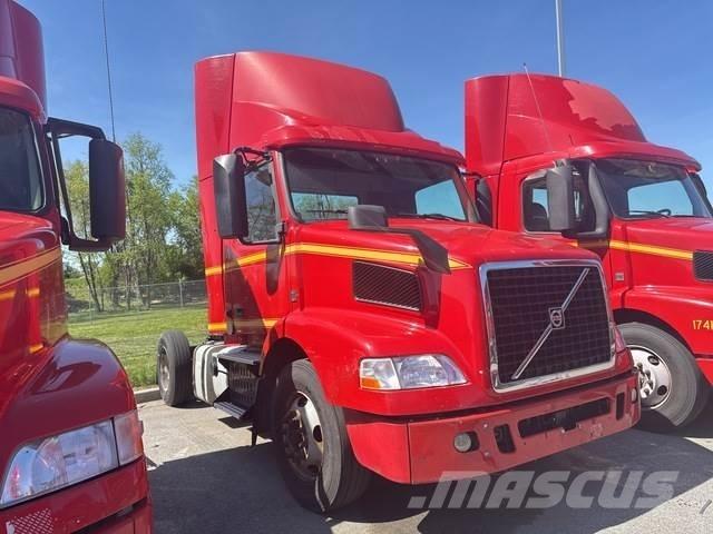Volvo VNM42T Τράκτορες