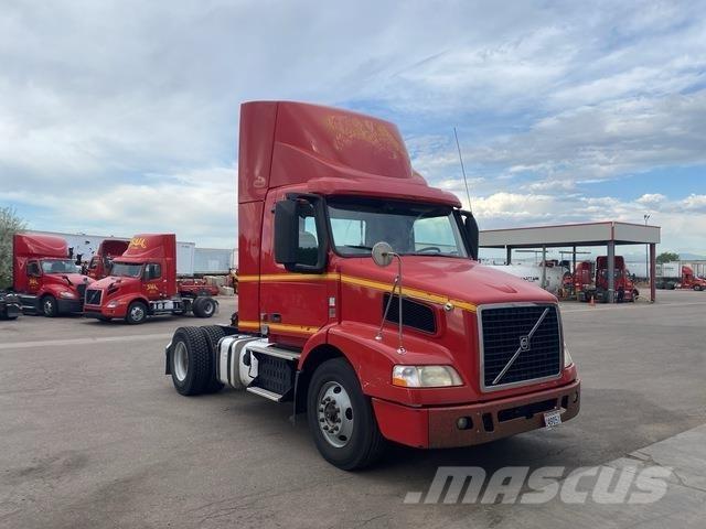 Volvo VNM42T Τράκτορες