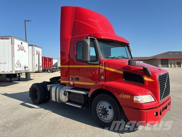 Volvo VNM42T Τράκτορες