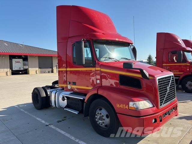 Volvo VNM42T Τράκτορες