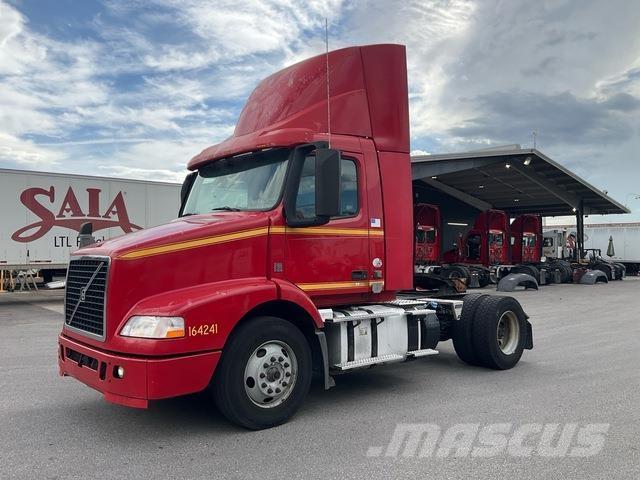 Volvo VNM42T Τράκτορες