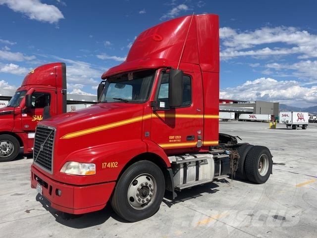 Volvo VNM42T Τράκτορες