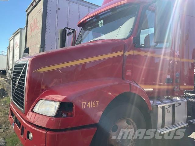 Volvo VNM42T Τράκτορες