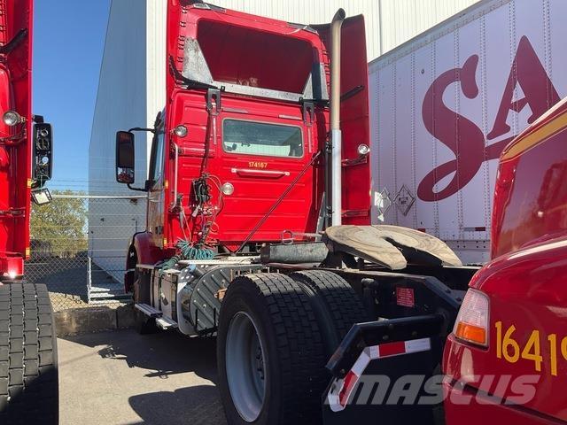 Volvo VNM42T Τράκτορες