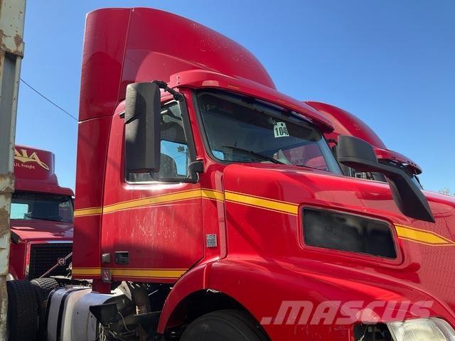 Volvo VNM42T Τράκτορες