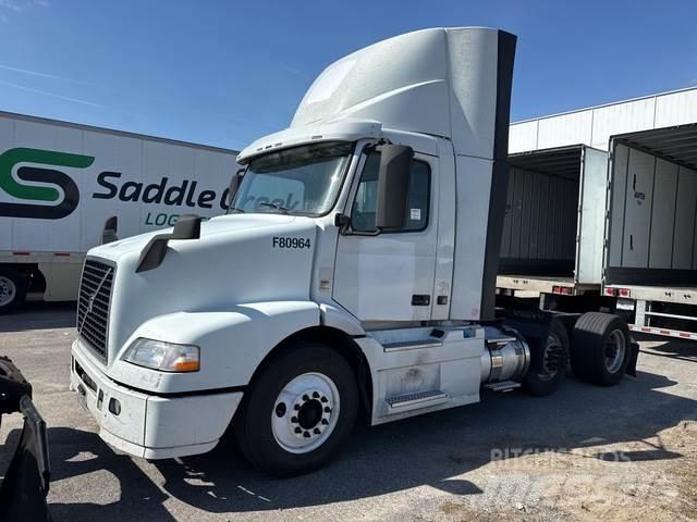 Volvo VNM64T Τράκτορες