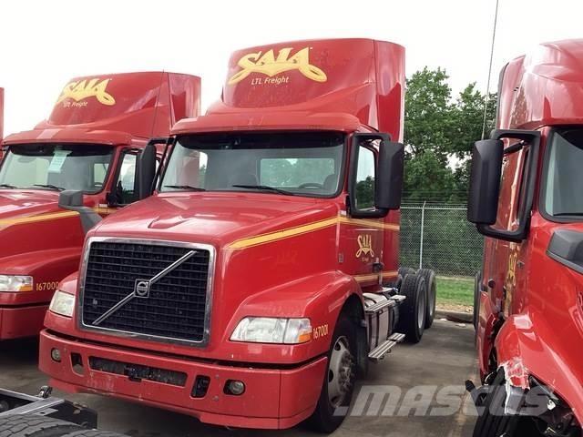 Volvo VNM64T Τράκτορες