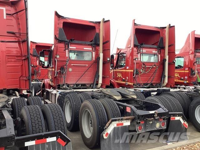 Volvo VNM64T Τράκτορες