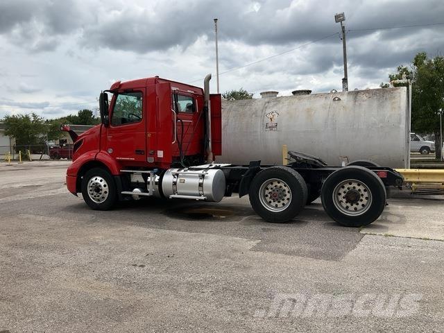 Volvo VNR Τράκτορες