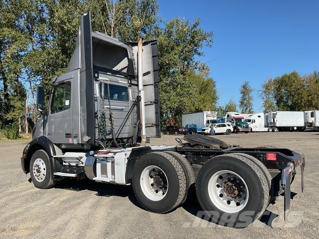 Volvo VNR 300 Τράκτορες