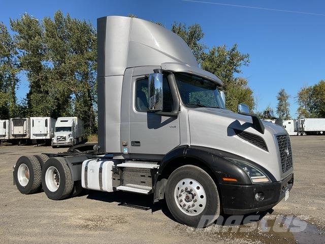 Volvo VNR 300 Τράκτορες