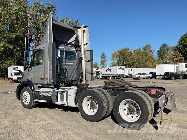 Volvo VNR 300 Τράκτορες