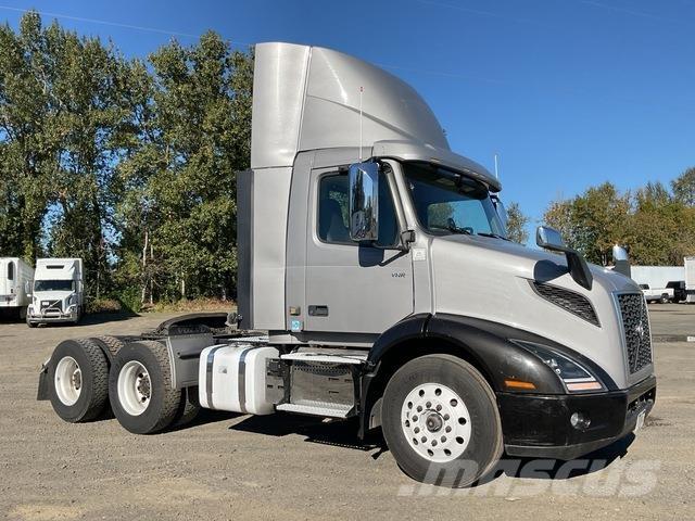 Volvo VNR 300 Τράκτορες