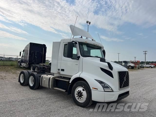 Volvo VNR64300 Τράκτορες